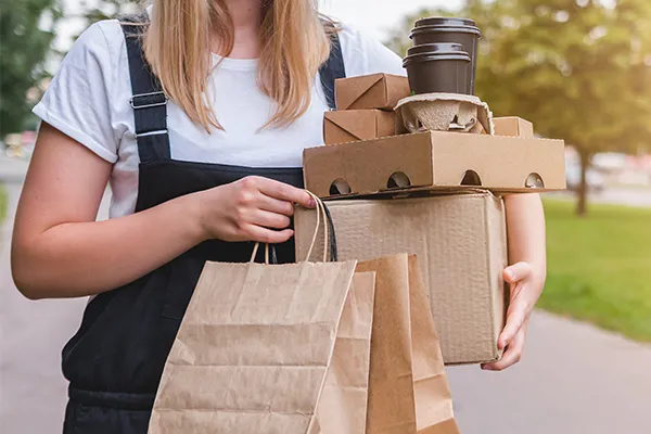 Fest zu Hause: Die wachsende Popularität von Restaurant-Lieferdiensten