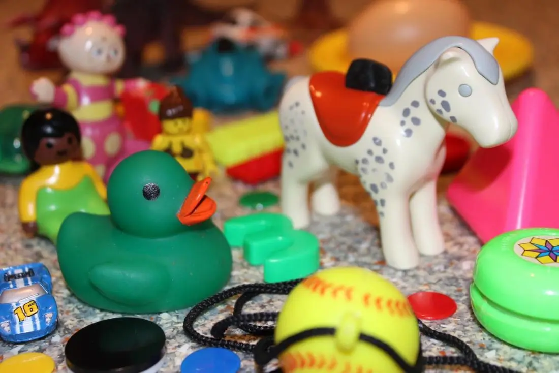 Vielfaltige Spiele Kinder drinnen fuer jede Jahreszeit